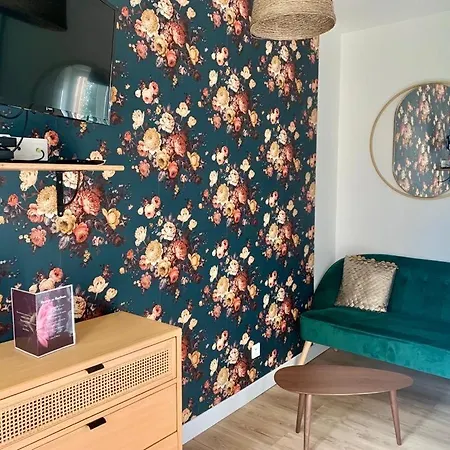 Le Rosegarden Au Pied De La Gare De Apartamento *
